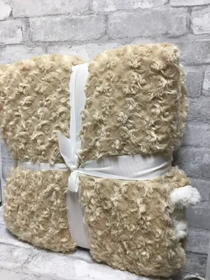 Brand new Super Soft Micro Mink Sherpa Throw in Cream, 50"X60" Super Luxurious Plush Reverses to to sherpa!