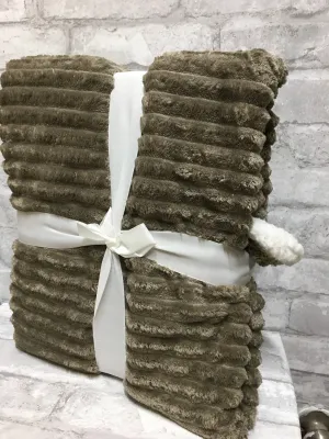 Brand new Super Soft Micro Mink Sherpa Throw in Grey, 50"X60" Super Luxurious Plush Reverses to to sherpa!